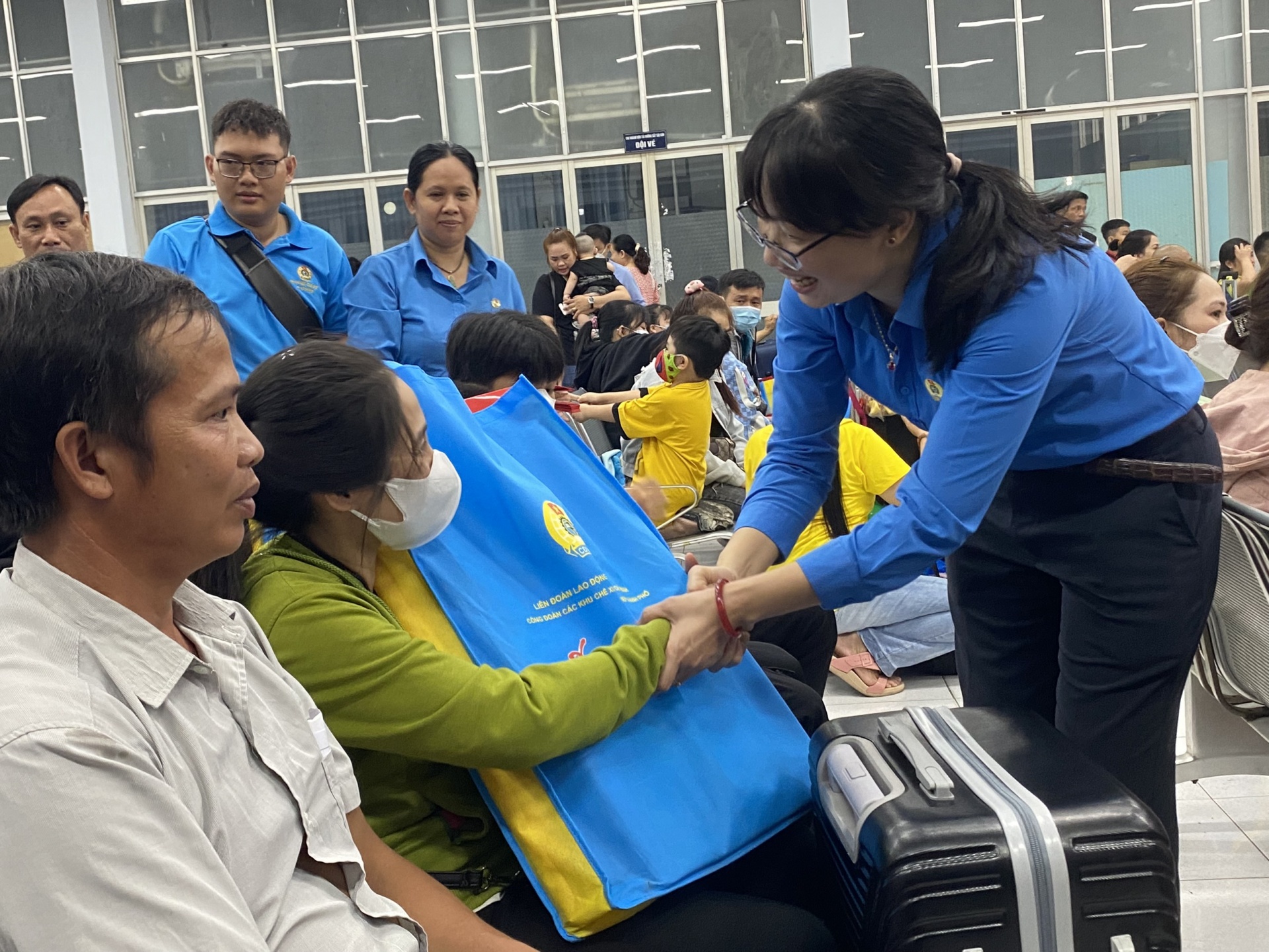 Chuyến tàu Xuân nghĩa tình đưa công nhân về Tết Chuyến tàu Xuân nghĩa tình đưa công nhân về Tết