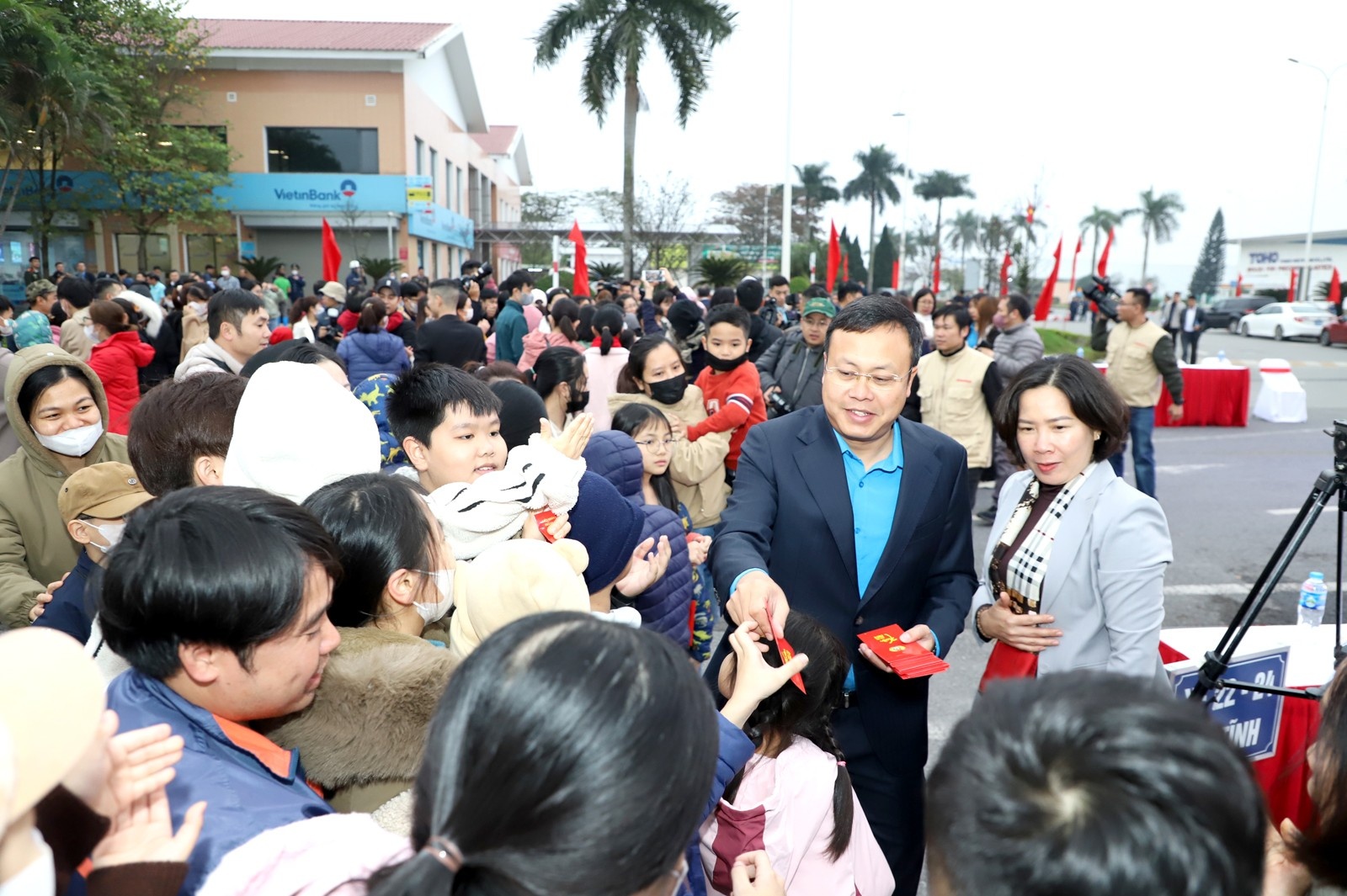 Đi xe Công đoàn vừa vui, vừa an toàn lại thoải mái