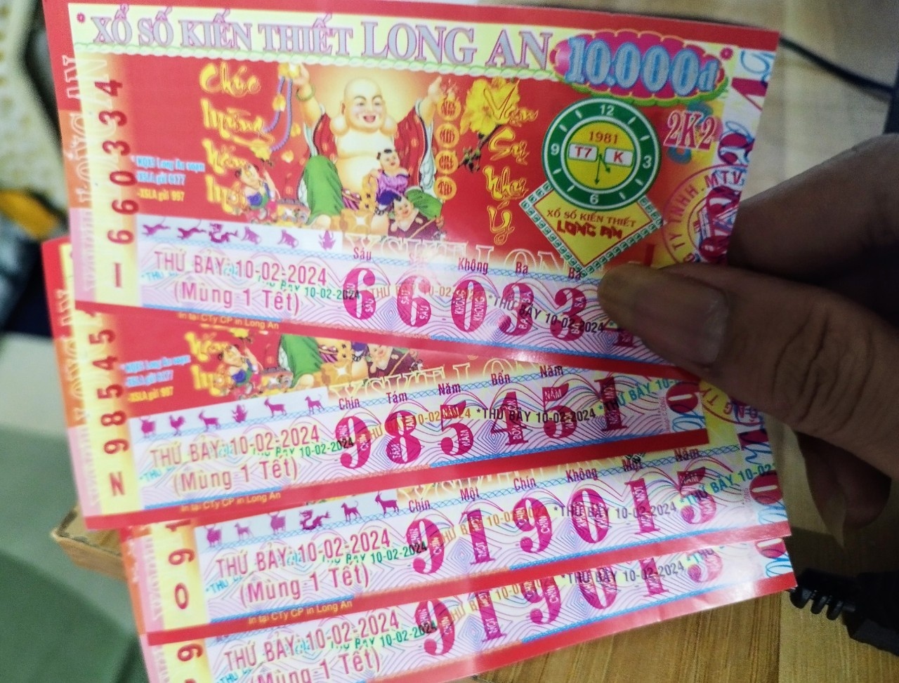 Những người “bán giấc mơ” bội thu ngày mùng một Tết Những người “bán giấc mơ” bội thu ngày mùng một Tết