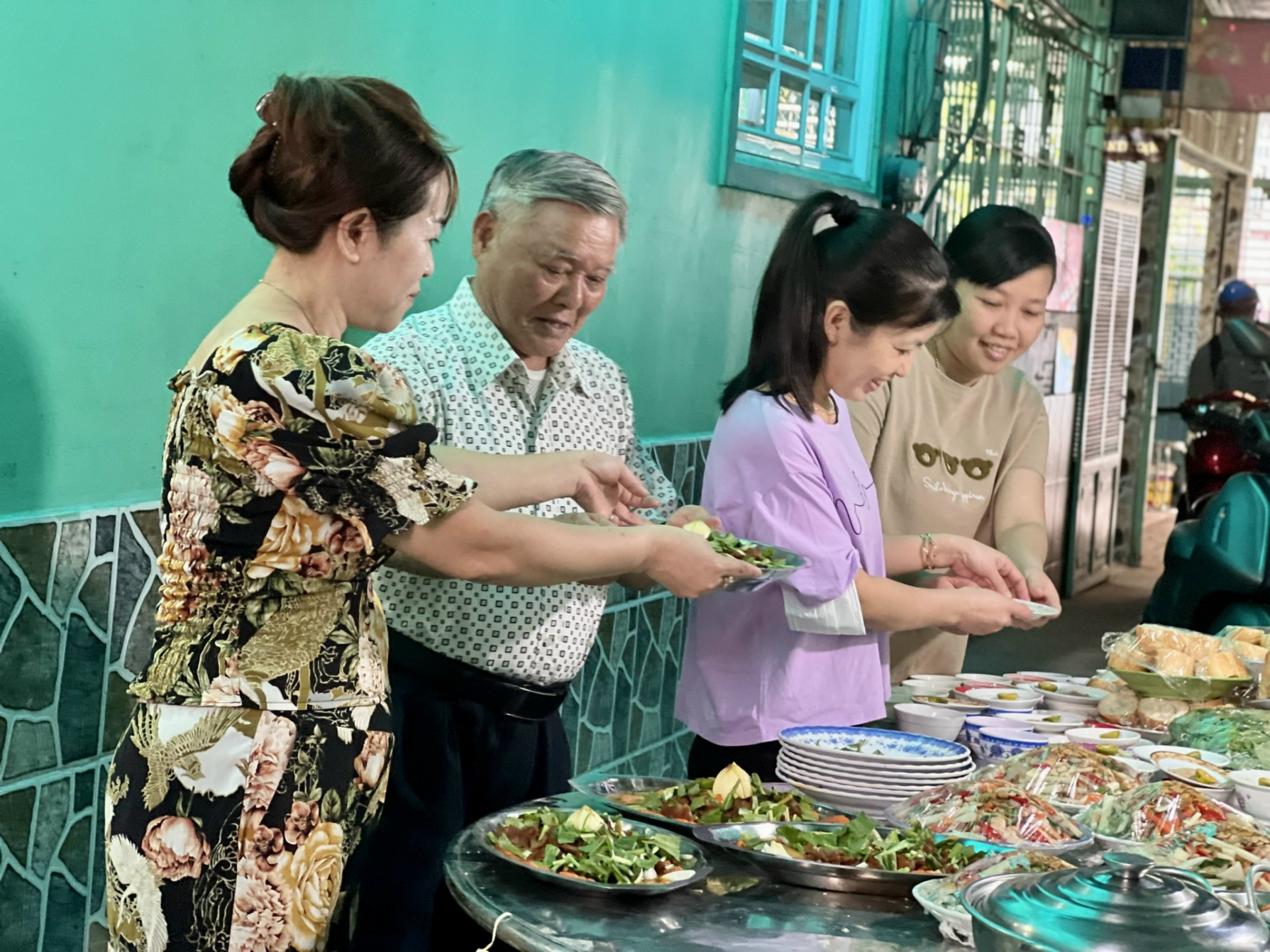 Chủ trọ nghĩa tình giúp công nhân ấm lòng ngày Tết đến Chủ trọ nghĩa tình giúp công nhân ấm lòng ngày Tết đến