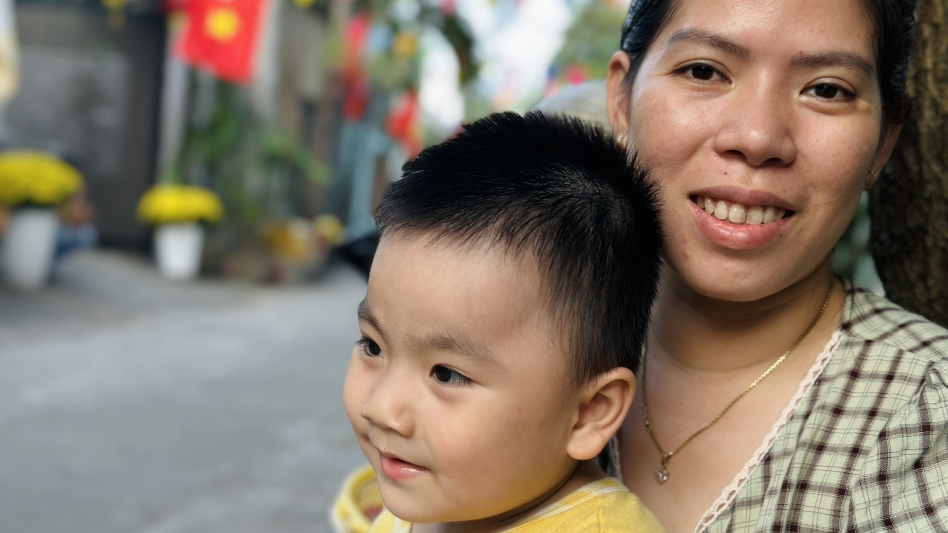 Công nhân ăn Tết xa nhà: 