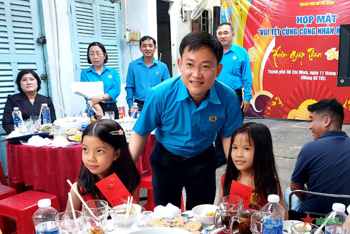 Những công nhân đón Tết xa quê Những công nhân đón Tết xa quê