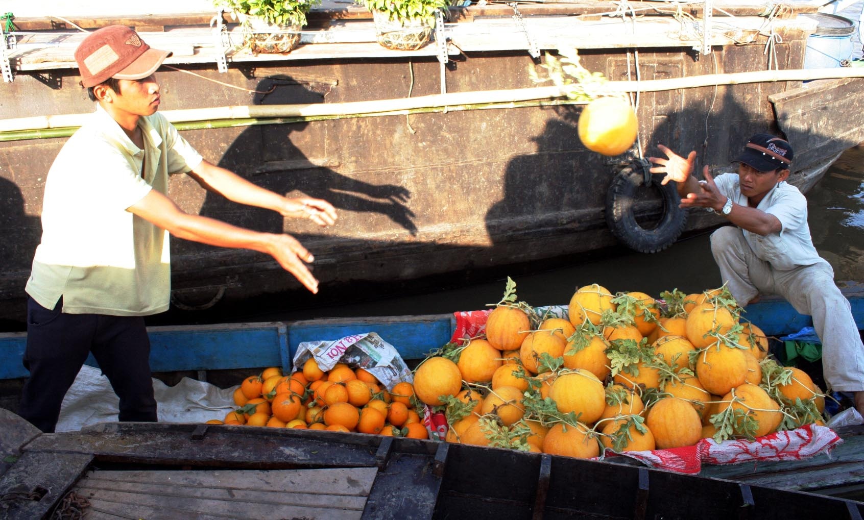 Thương hồ ăn Tết trên sông