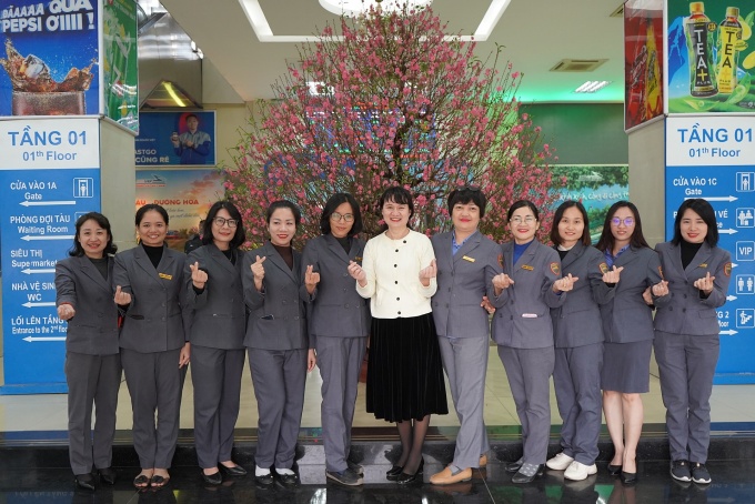 Tết của nhân viên đường sắt: Đổi nỗi buồn lấy niềm vui hành khách Tết của nhân viên đường sắt: Đổi nỗi buồn lấy niềm vui hành khách