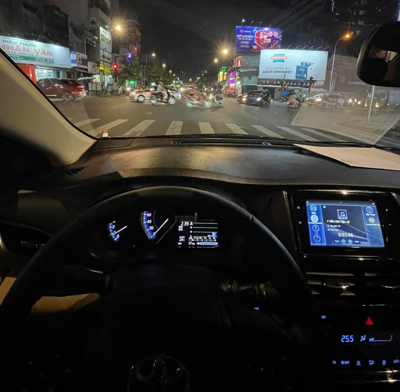 'Từ ngày mua Toyota Vios, mình đã chuyển từ du lịch bằng máy bay qua du lịch bằng ô tô tự lái'