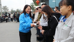 “Cuối năm có quà, đầu năm lại có quà nữa!”