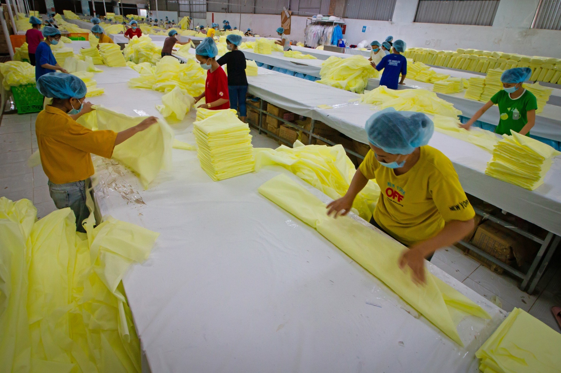 Hối hả chạy đơn hàng, nhà máy tăng đãi ngộ, tuyển lao động U50