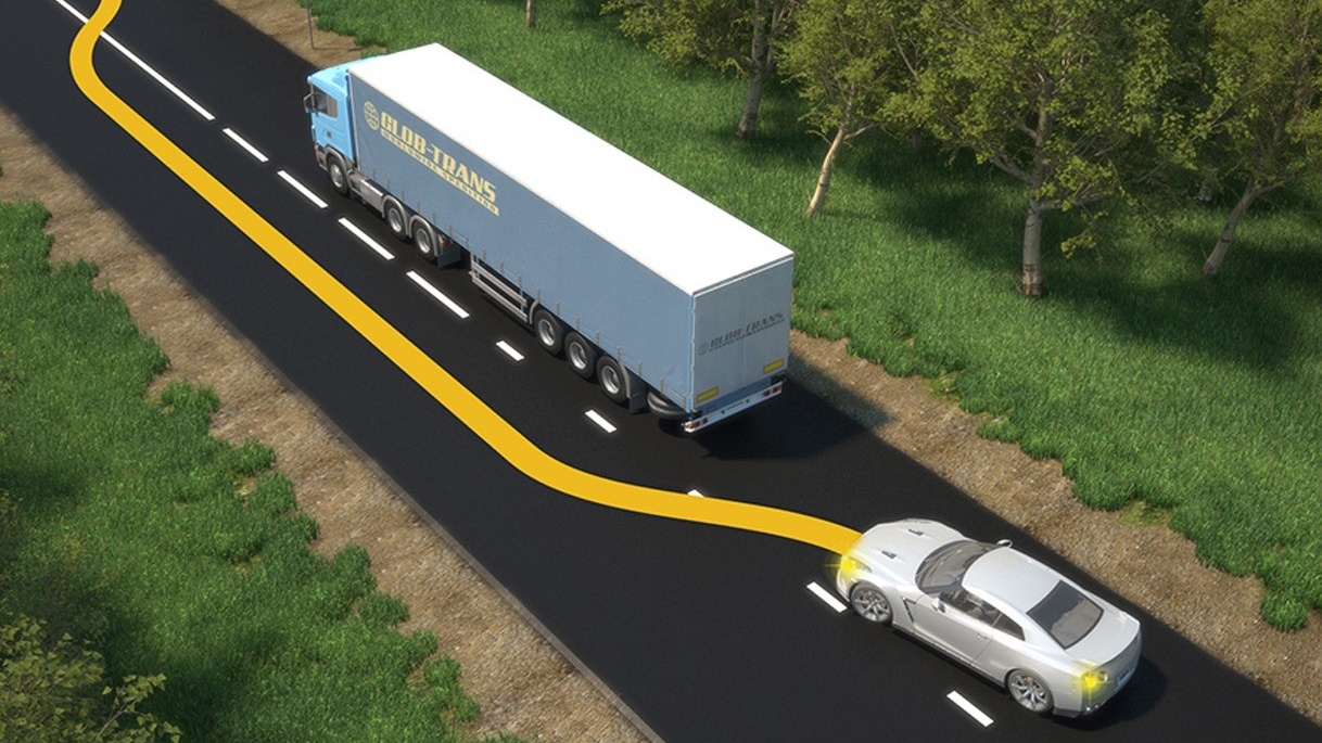 Khi đã chạy tốc độ cho phép, có nên nhường đường xe phía sau xin vượt?