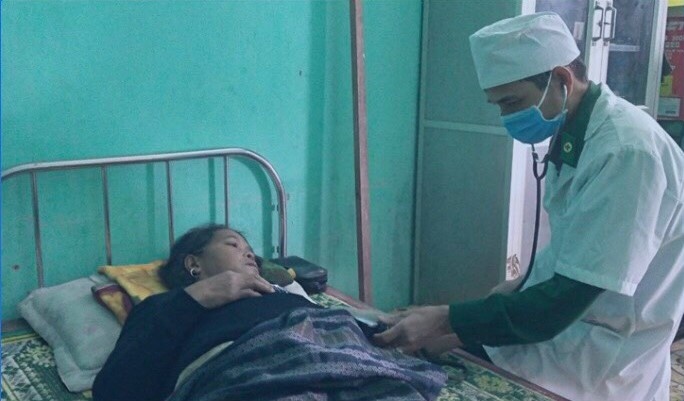 Thầy thuốc quân hàm xanh