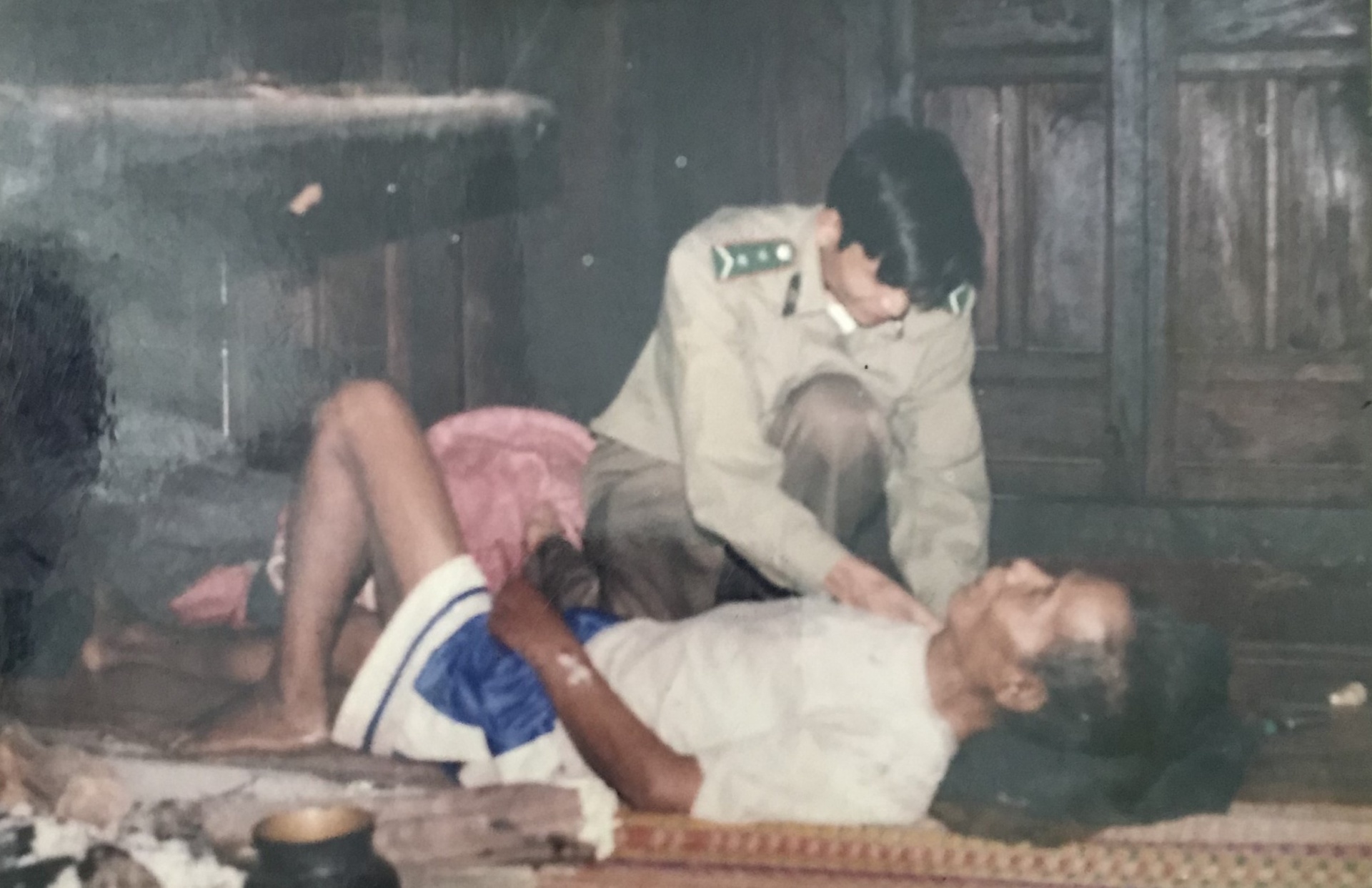 Thầy thuốc quân hàm xanh