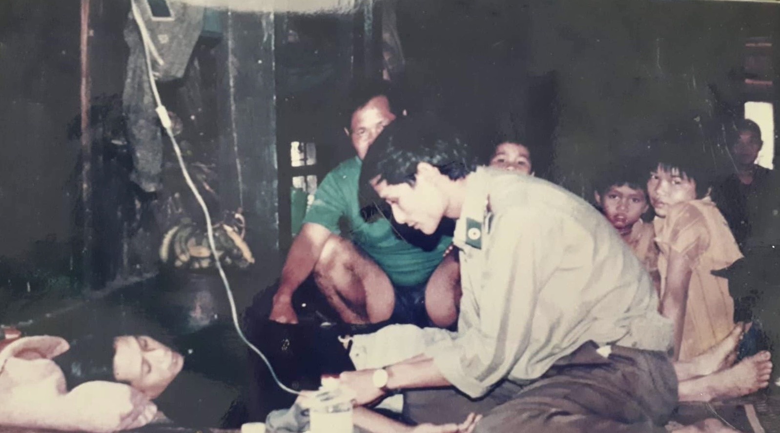 Thầy thuốc quân hàm xanh