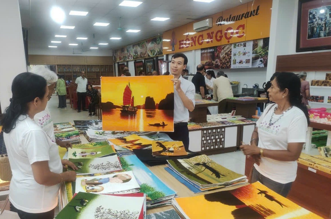 Công ty Mỹ nghệ Hồng Ngọc tuyển nhân viên thêu tay và bán hàng Công ty Mỹ nghệ Hồng Ngọc tuyển nhân viên thêu tay và bán hàng