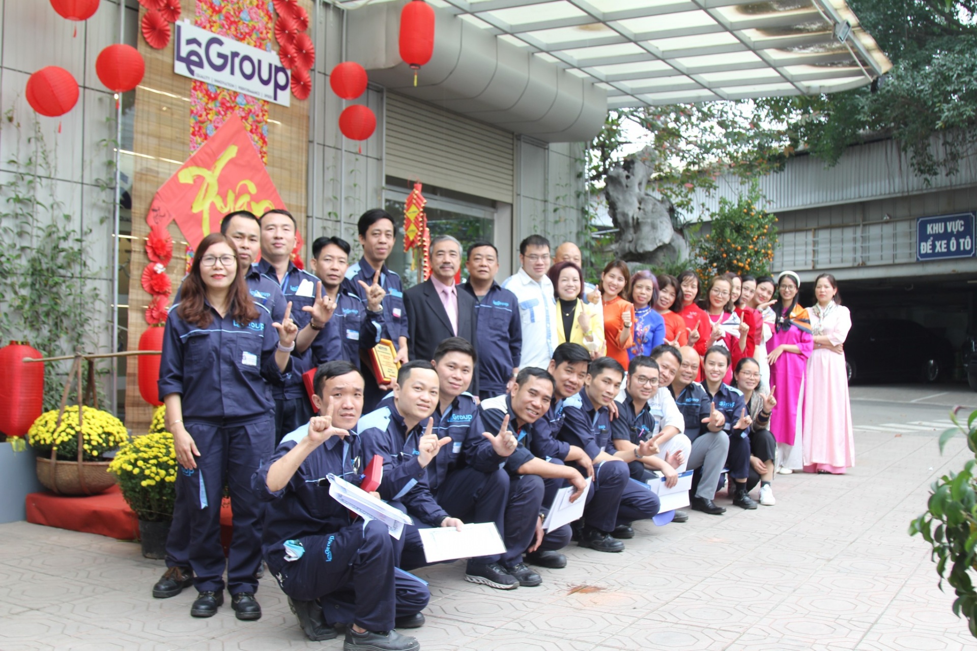 Công ty CP Sản xuất thương mại LeGroup tuyển dụng hàng chục nhân viên các vị trí