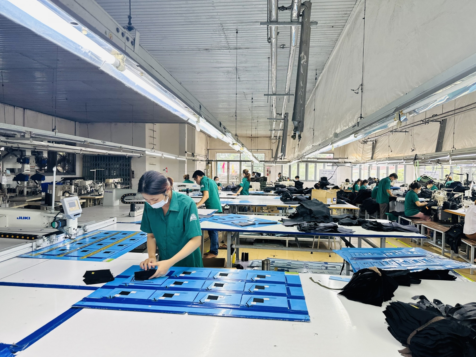 Ngành Dệt may: Tăng lương mới thu hút lao động Ngành Dệt may: Tăng lương mới thu hút lao động