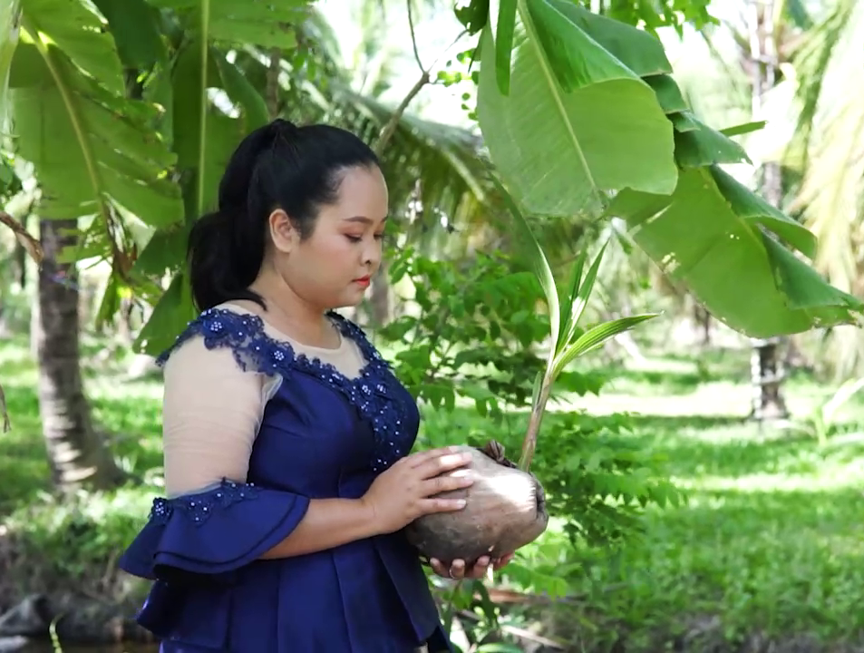 Cô gái Khmer với hành trình “làm hoa rót mật cho đời” Cô gái Khmer với hành trình “làm hoa rót mật cho đời”