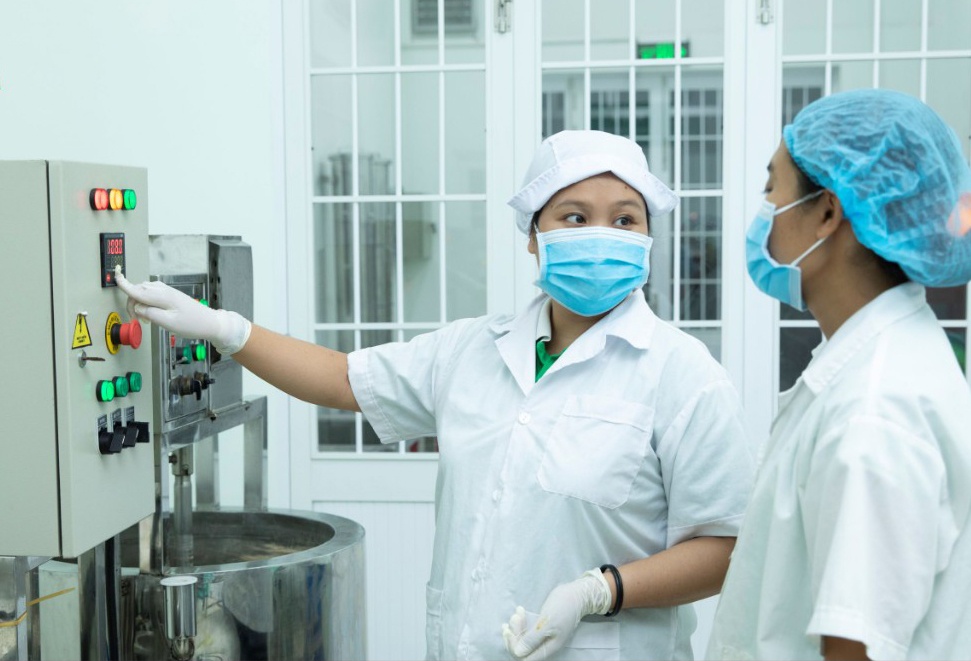 Cô gái Khmer với hành trình “làm hoa rót mật cho đời” Cô gái Khmer với hành trình “làm hoa rót mật cho đời”