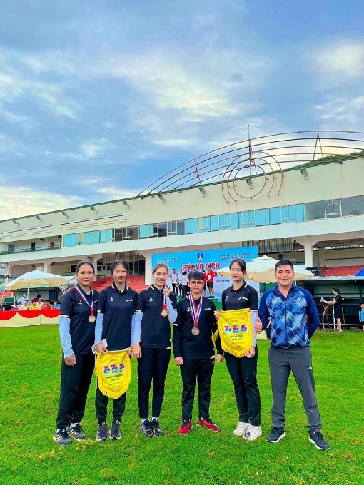 Hai “kẻ liều” bước chân vào bộ môn bắn cung