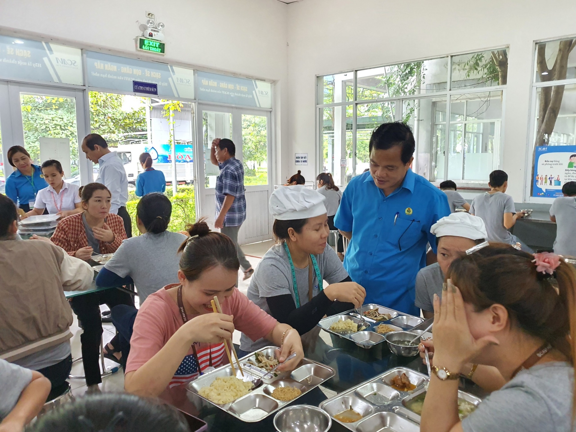 Doanh nghiệp dồi dào đơn hàng, người lao động phấn khởi tăng ca