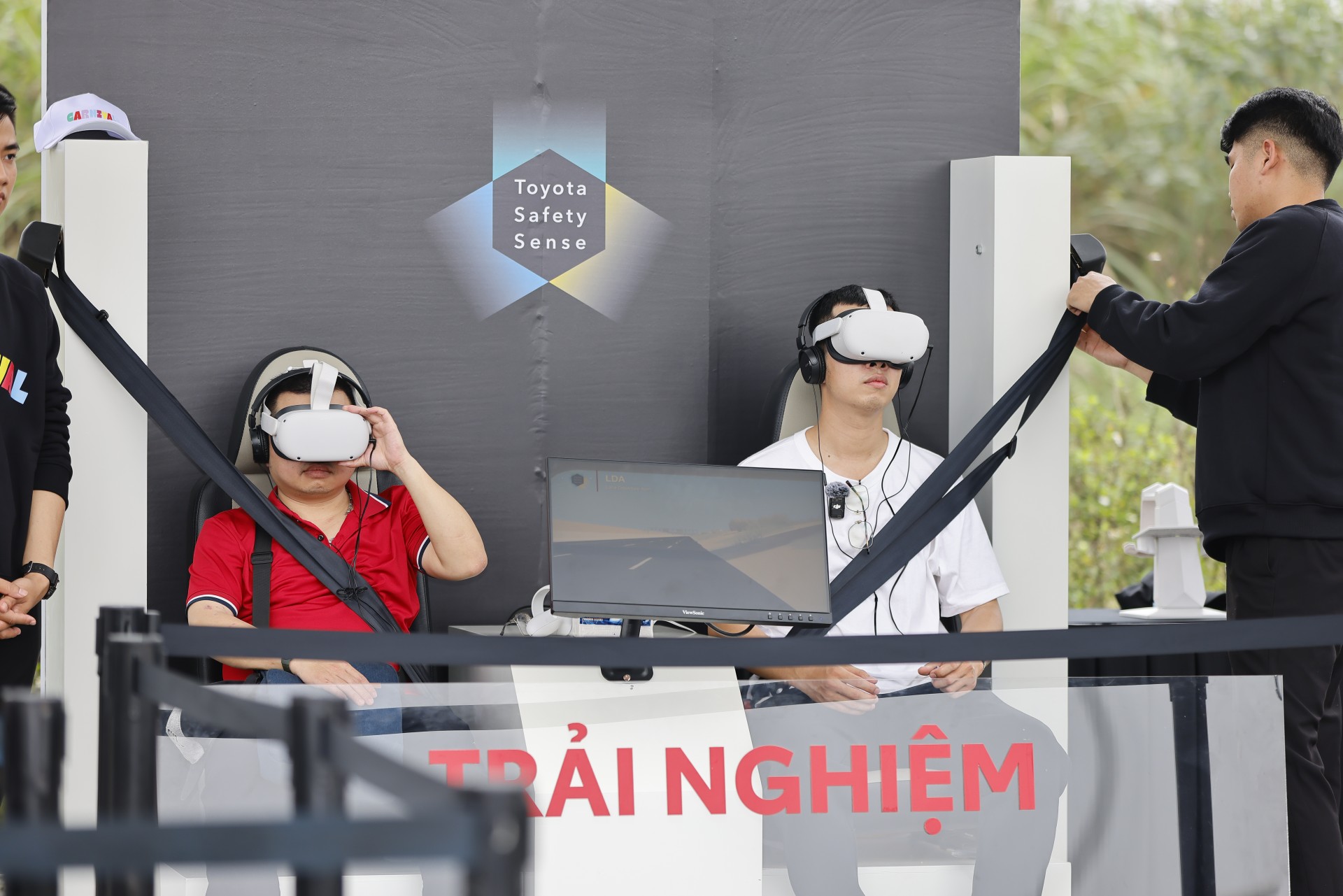 Toyota carnival chiêu đãi khách hàng tham quan với nhiều hoạt động thú vị