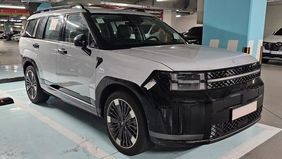 Điểm danh những mẫu ô tô gầm cao sắp trình làng khách Việt