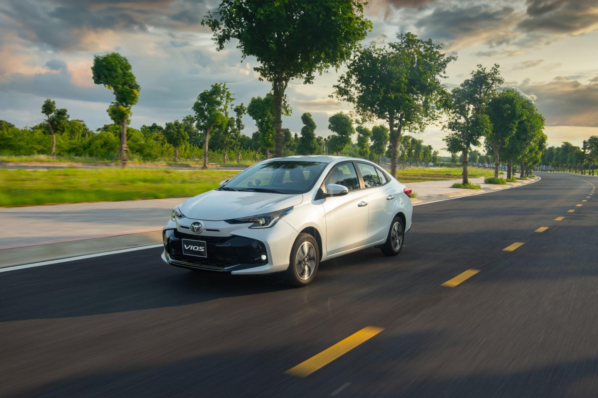 Sedan quốc dân Toyota Vios giảm giá, điều gì đang xảy ra?