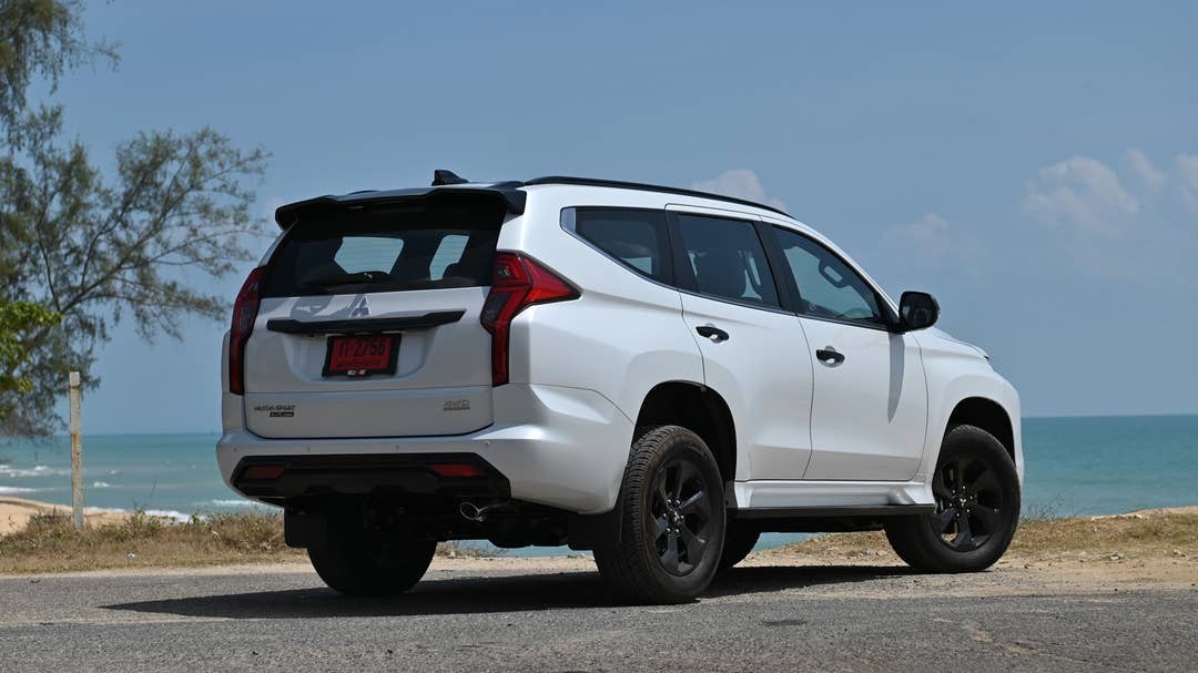 Cận cảnh Mitsubishi Pajero Sport 2024 ra mắt tại Thái Lan, thiết kế y như cũ