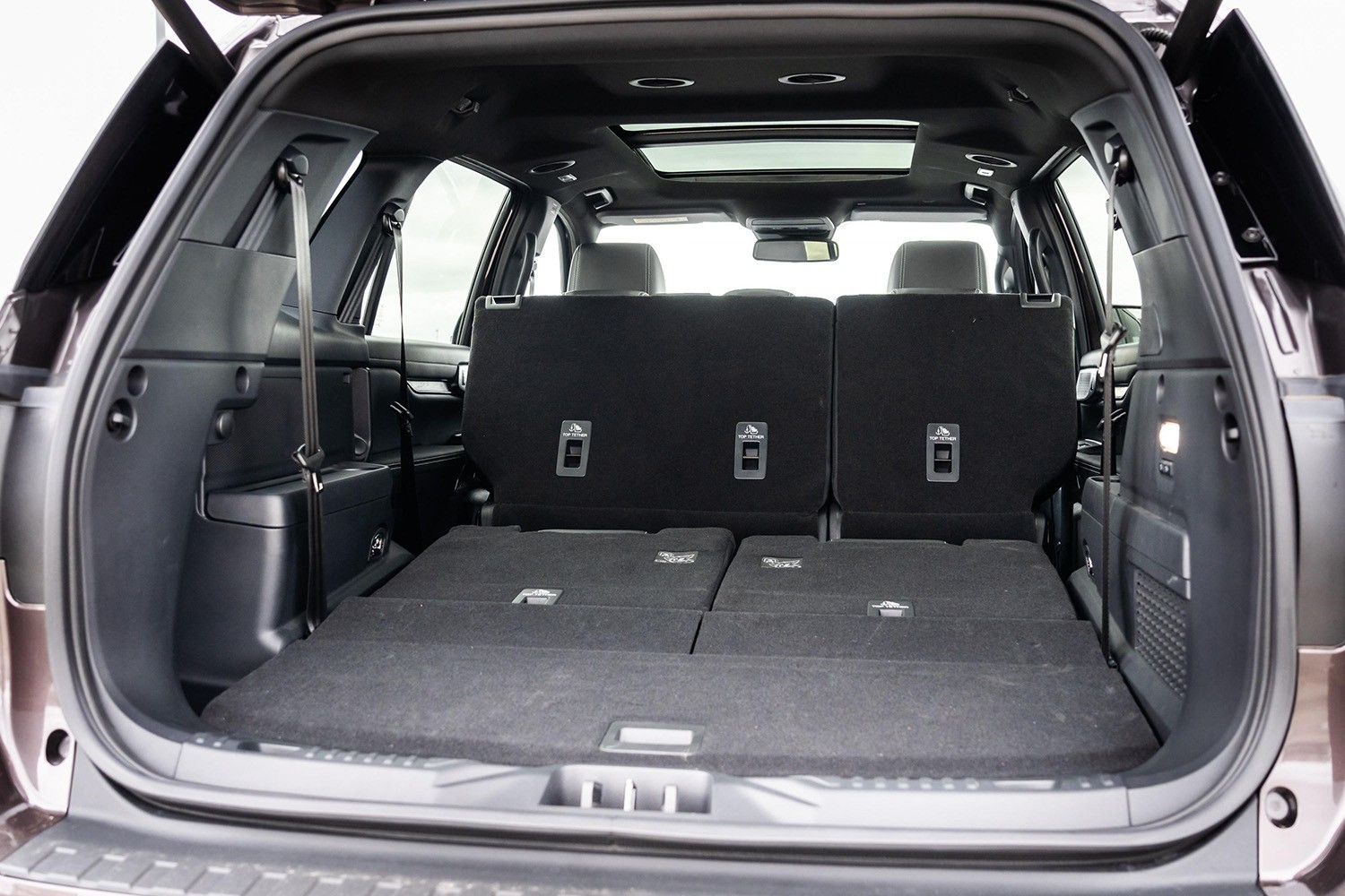 Ford Everest Platinum 2024 ra mắt tại Thái Lan