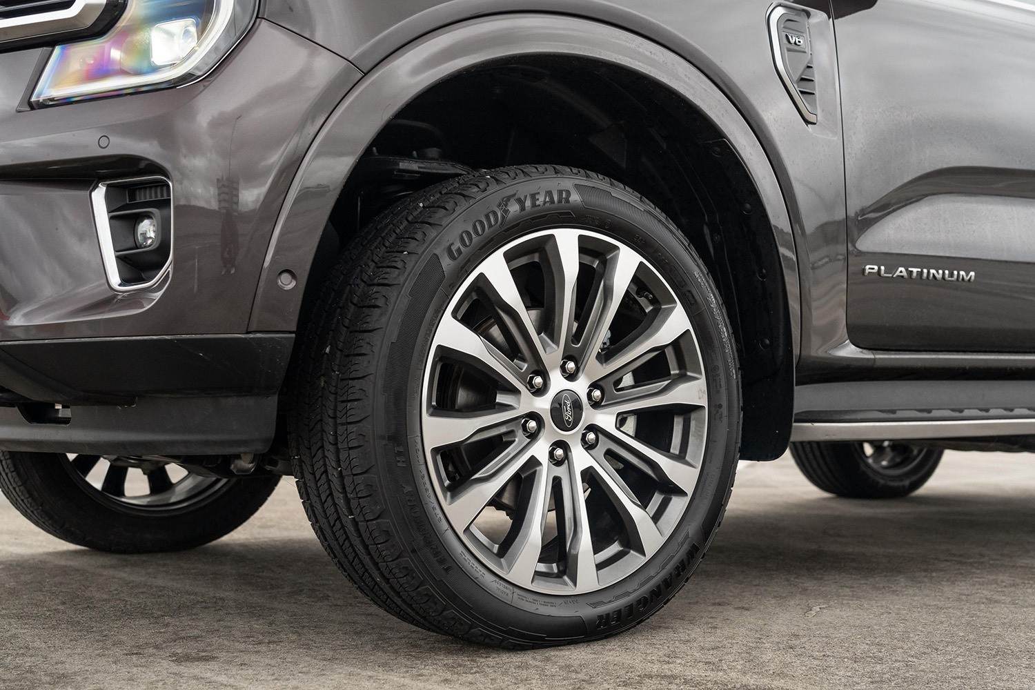 Ford Everest Platinum 2024 ra mắt tại Thái Lan