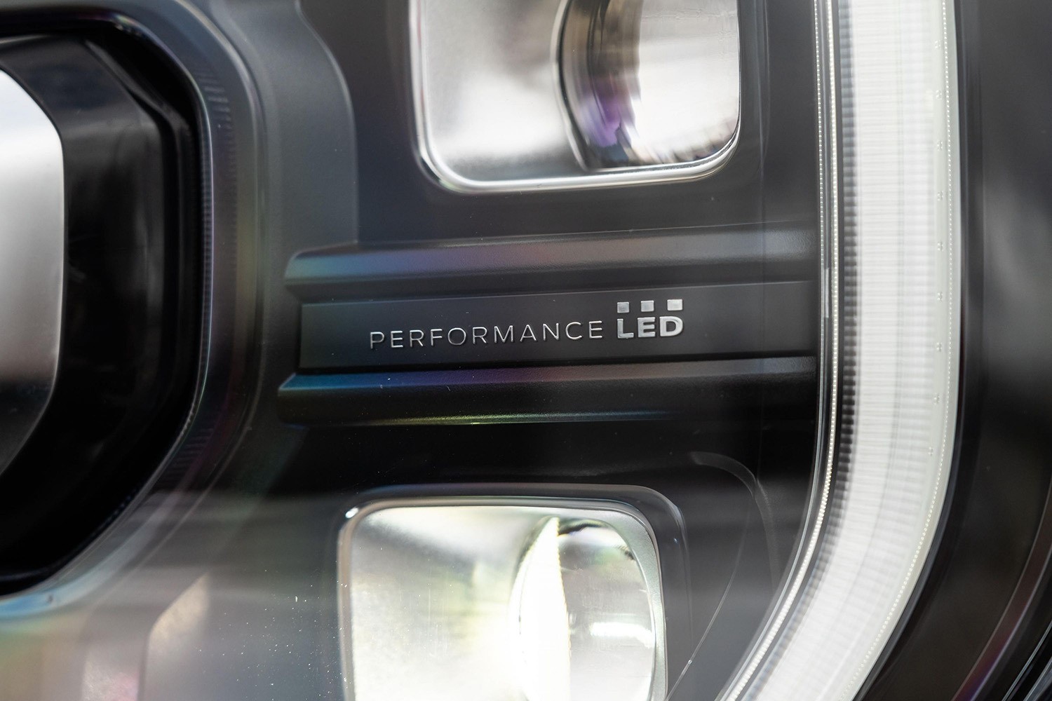 Ford Everest Platinum 2024 ra mắt tại Thái Lan