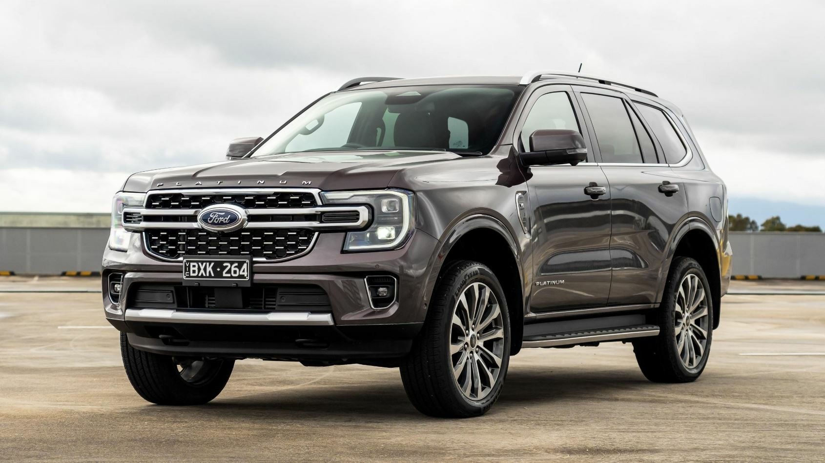 Ford Everest Platinum 2024 ra mắt tại Thái Lan