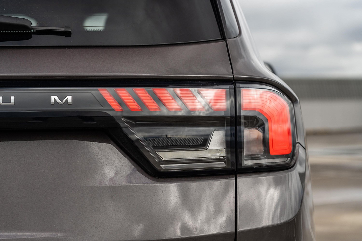 Ford Everest Platinum 2024 ra mắt tại Thái Lan