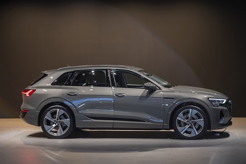 Xe điện Audi Q8 e-tron 2024 sắp ra mắt Việt Nam với giá dự kiến 3,8 tỷ đồng