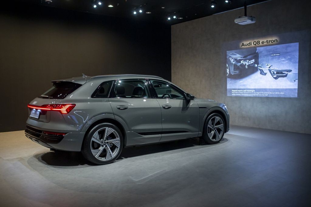 Xe điện Audi Q8 e-tron 2024 sắp ra mắt Việt Nam với giá dự kiến 3,8 tỷ đồng