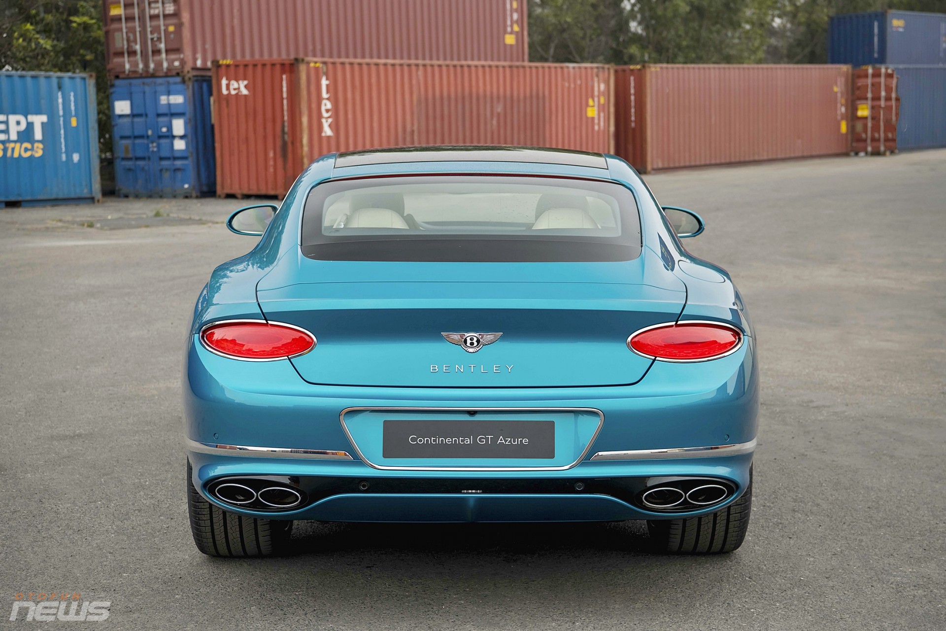 Bentley Continental GT Azure V8 đầu tiên có mặt tại Việt Nam