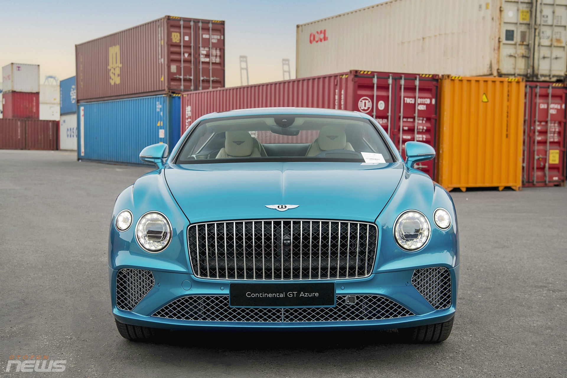 Bentley Continental GT Azure V8 đầu tiên có mặt tại Việt Nam