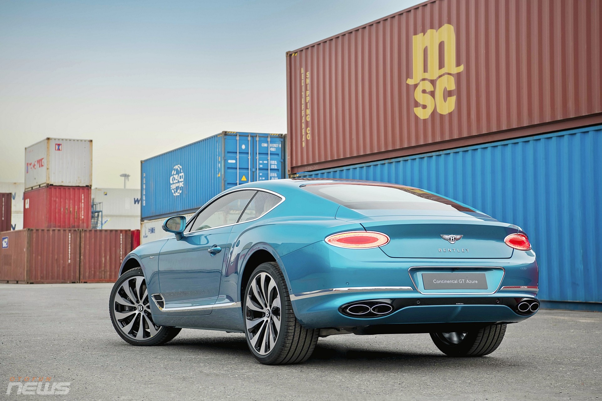 Bentley Continental GT Azure V8 đầu tiên có mặt tại Việt Nam