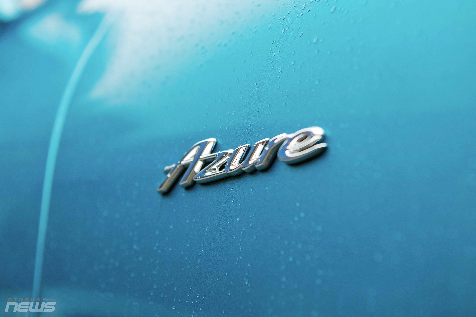 Bentley Continental GT Azure V8 đầu tiên có mặt tại Việt Nam