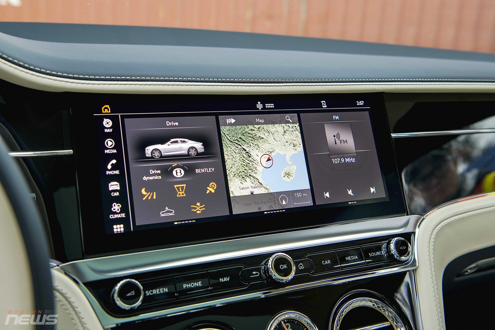 Bentley Continental GT Azure V8 đầu tiên có mặt tại Việt Nam