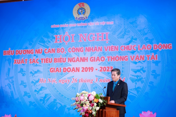 Tôn vinh 80 nữ cán bộ, công nhân viên chức xuất sắc ngành Giao thông vận tải Tôn vinh 80 nữ cán bộ, công nhân viên chức xuất sắc ngành Giao thông vận tải