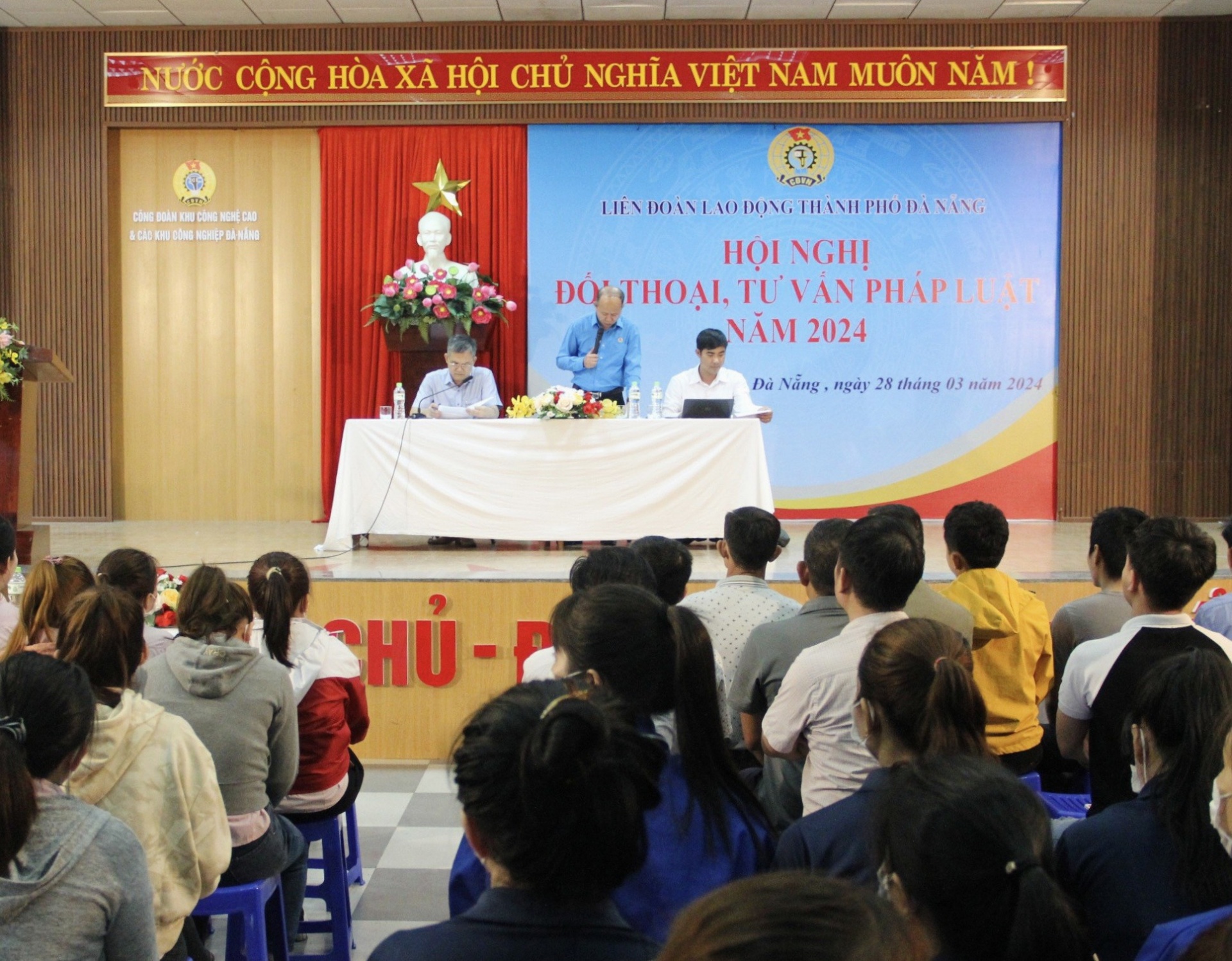 "Mong có nhiều buổi đối thoại để người lao động được bày tỏ ý kiến" "Mong có nhiều buổi đối thoại để người lao động được bày tỏ ý kiến"