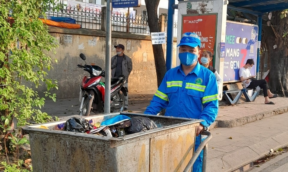 Cha con công nhân nối gương nhau vào Đảng Cha con công nhân nối gương nhau vào Đảng