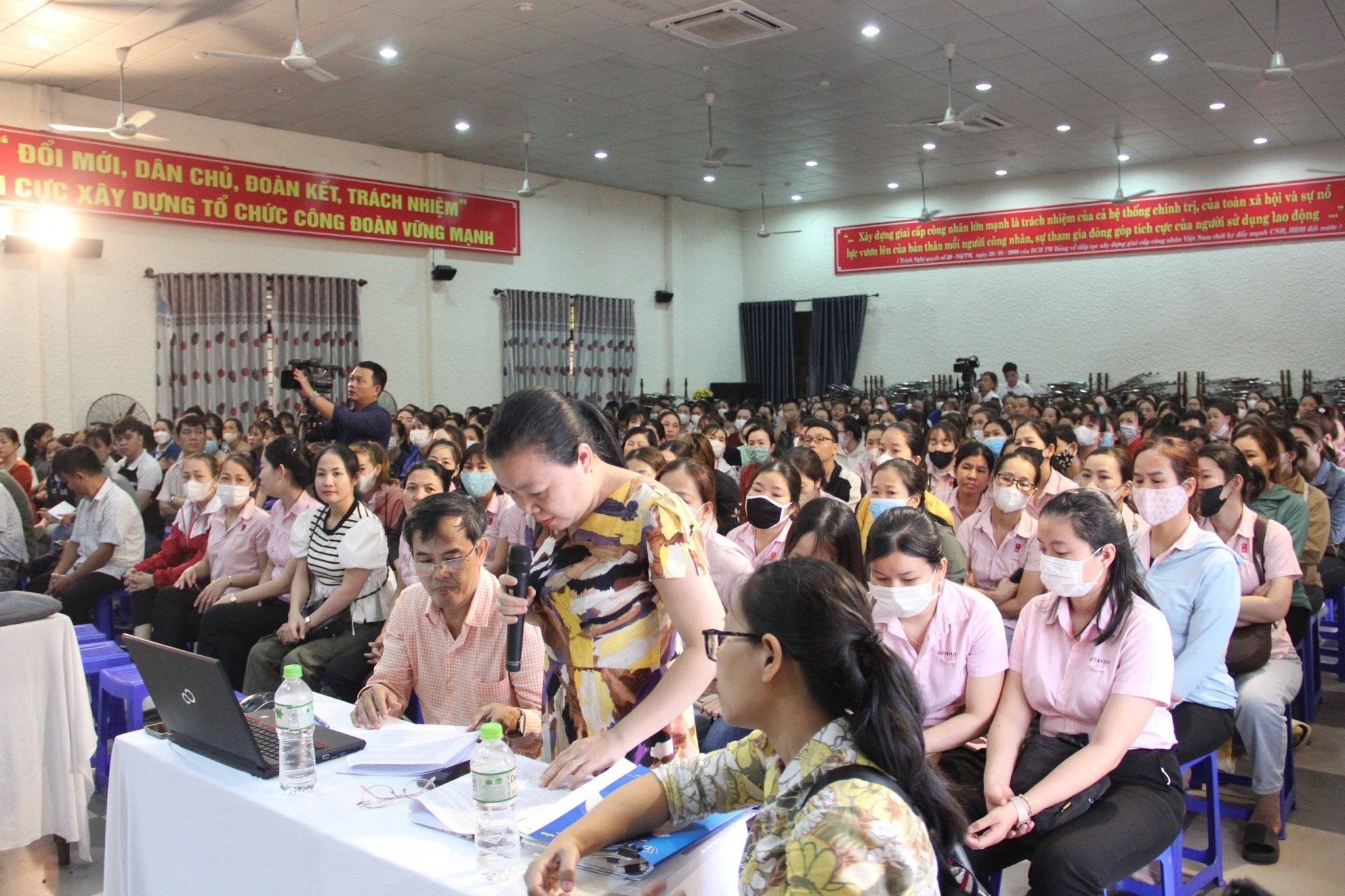 "Mong có nhiều buổi đối thoại để người lao động được bày tỏ ý kiến" "Mong có nhiều buổi đối thoại để người lao động được bày tỏ ý kiến"