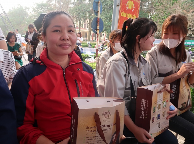 Nhiều hoạt động tại Ngày hội việc làm cho lao động nữ Nhiều hoạt động tại Ngày hội việc làm cho lao động nữ