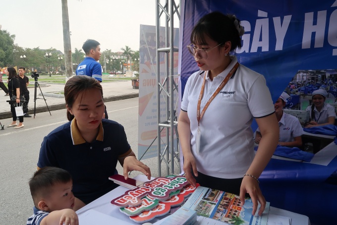Nhiều hoạt động tại Ngày hội việc làm cho lao động nữ Nhiều hoạt động tại Ngày hội việc làm cho lao động nữ