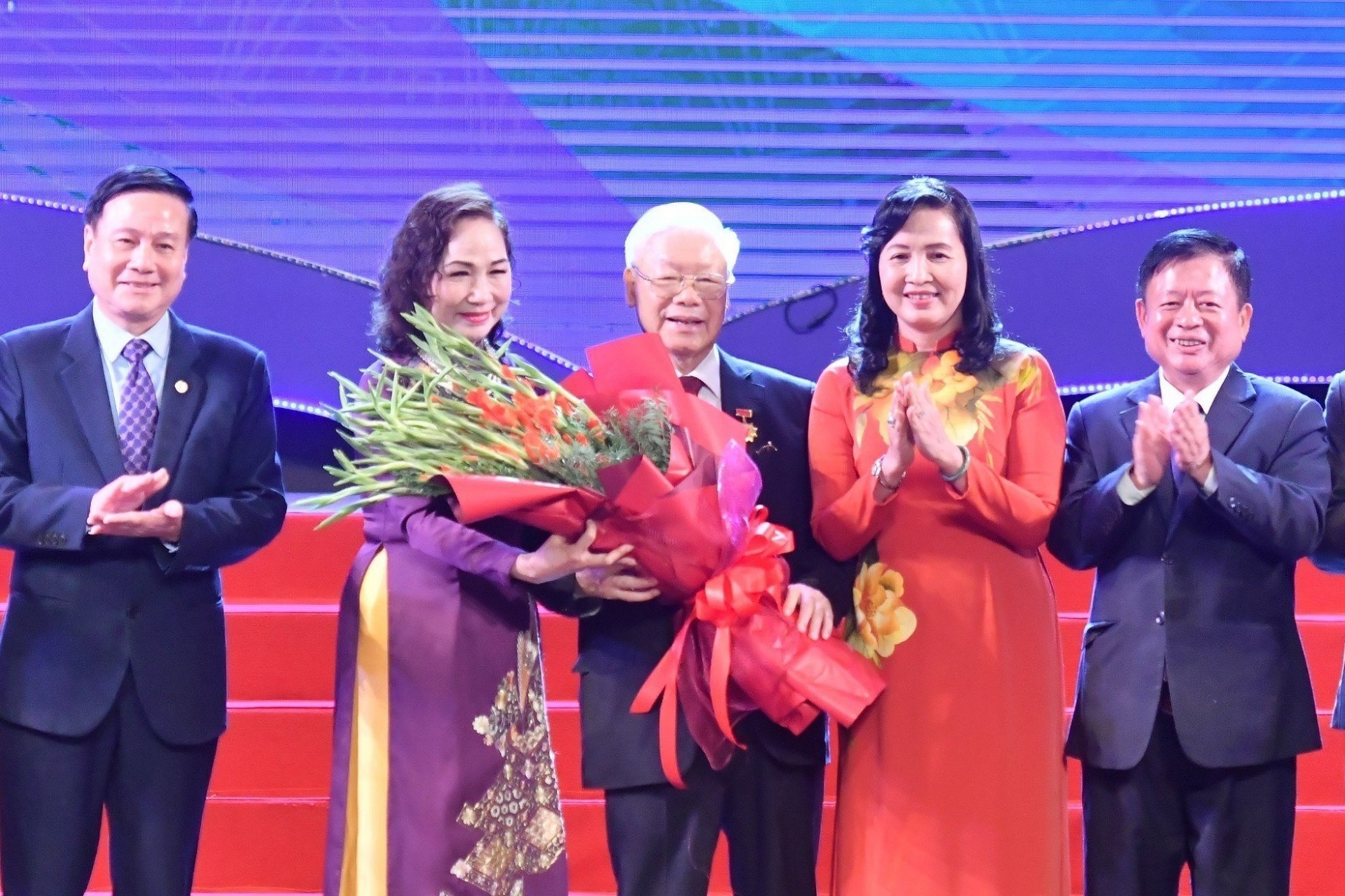 Xây dựng nền văn hóa xã hội chủ nghĩa vì sự phát triển bền vững của đất nước Xây dựng nền văn hóa xã hội chủ nghĩa vì sự phát triển bền vững của đất nước