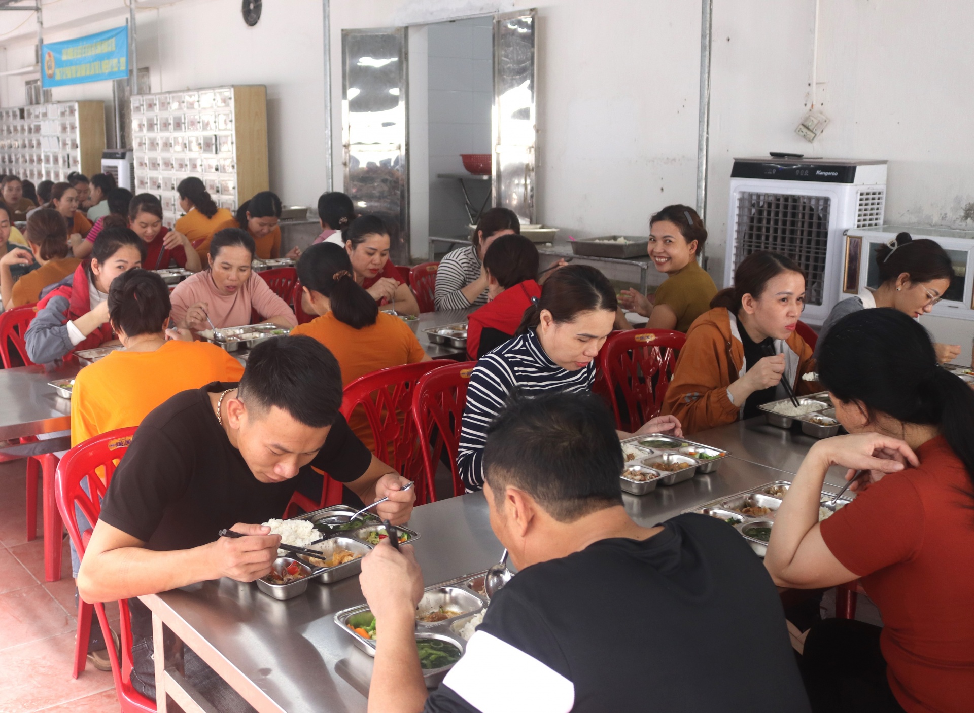 Công đoàn nâng cao giá trị bữa ăn ca vì sức khỏe của người lao động Công đoàn nâng cao giá trị bữa ăn ca vì sức khỏe của người lao động