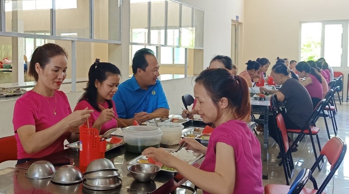 Công đoàn nâng cao giá trị bữa ăn ca vì sức khỏe của người lao động Công đoàn nâng cao giá trị bữa ăn ca vì sức khỏe của người lao động