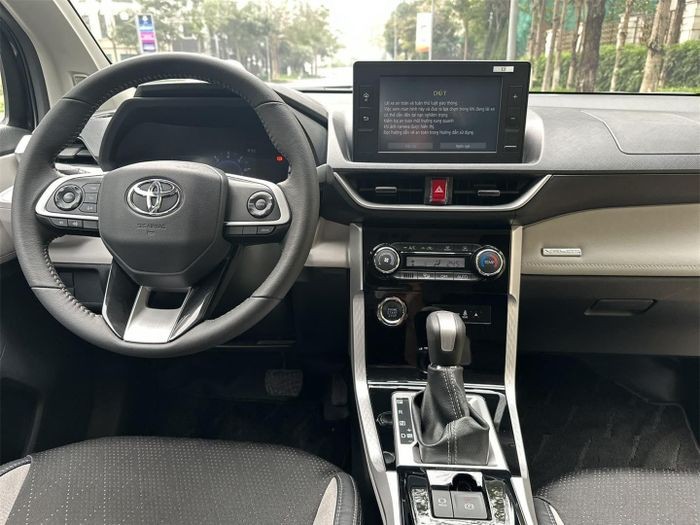Toyota Veloz Cross rớt giá 150 triệu sau 1 năm lăn bánh