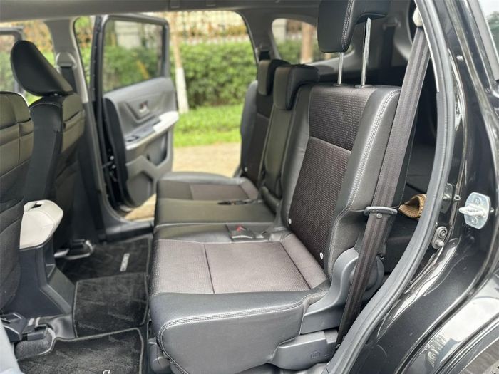 Toyota Veloz Cross rớt giá 150 triệu sau 1 năm lăn bánh