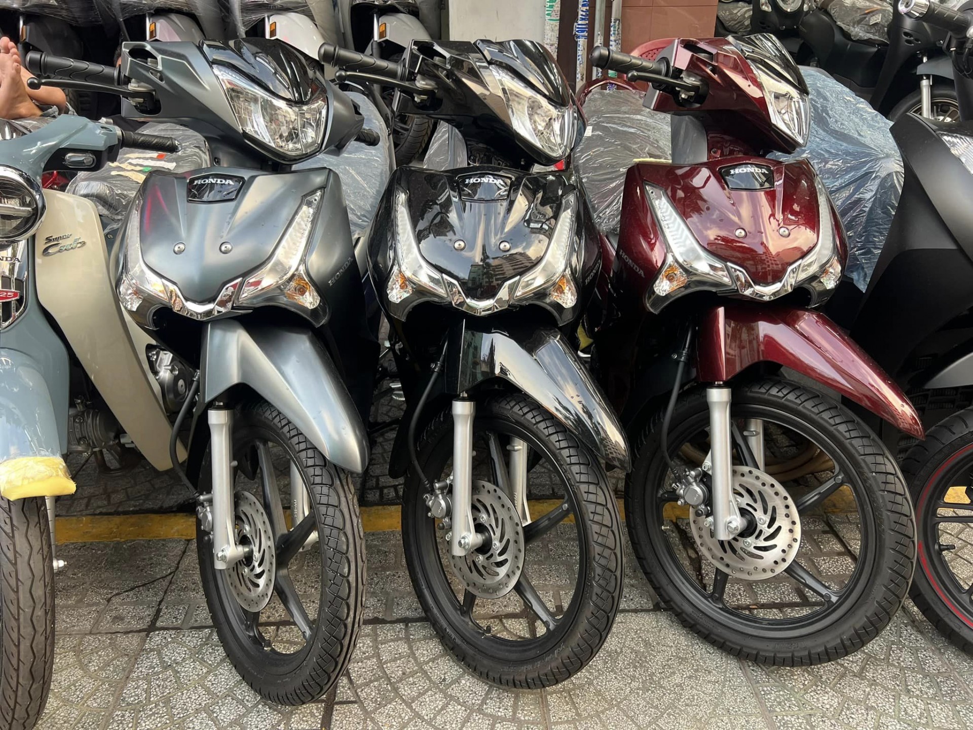 Cận cảnh Honda Wave 125i 2024 nhập Thái Lan với giá hơn 60 triệu đồng Cận cảnh Honda Wave 125i 2024 nhập Thái Lan với giá hơn 60 triệu đồng